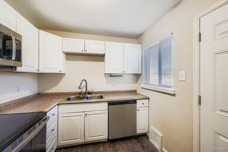 3690 Magnolia St, Denver, CO 80207