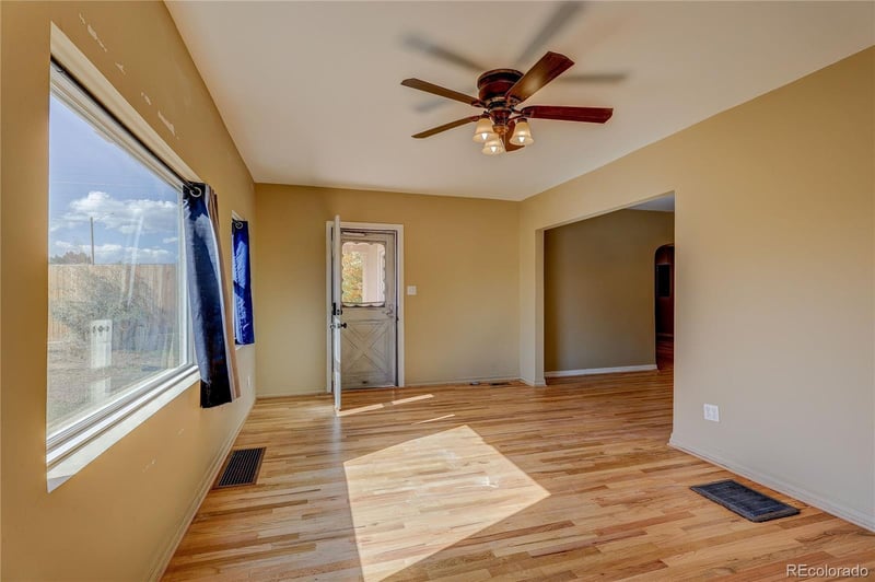 2051 W Hamilton Pl, Sheridan, CO 80110