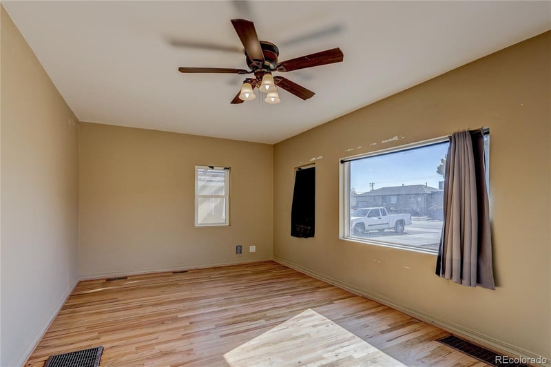 2051 W Hamilton Pl, Sheridan, CO 80110