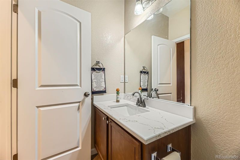 2544 S Fundy Cir, Aurora, CO 80013