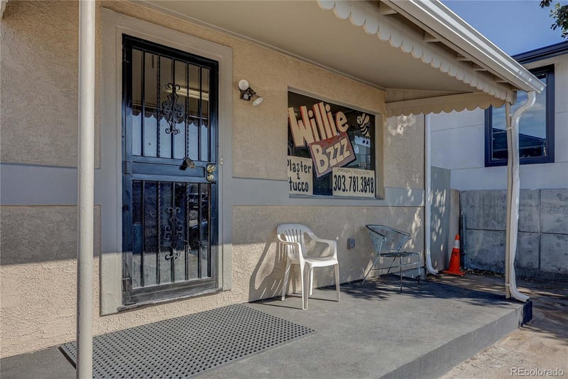 2053 W Hamilton Pl, Sheridan, CO 80110