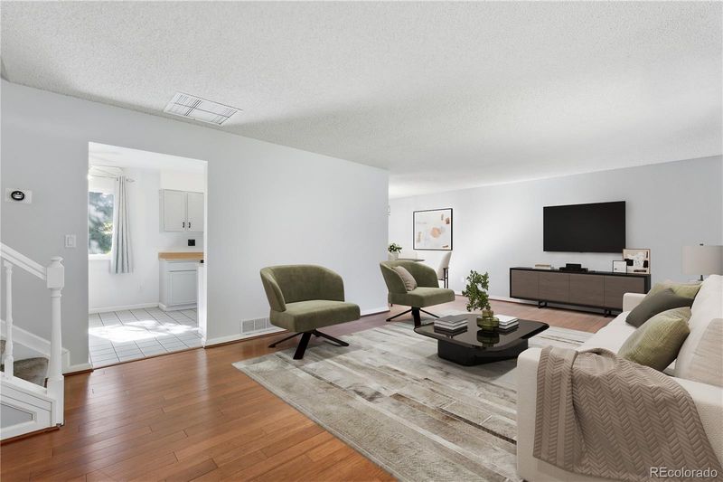 2007 S Rifle St, Aurora, CO 80013