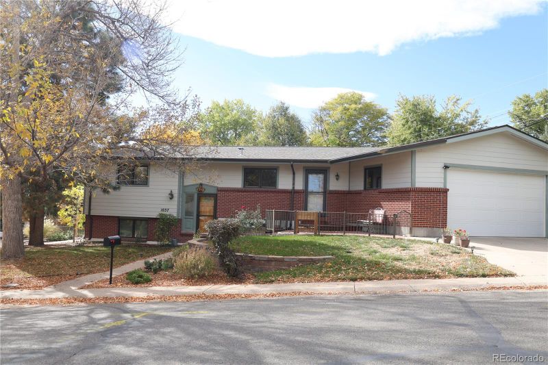 1037 S Owens Ct, Lakewood, CO 80226