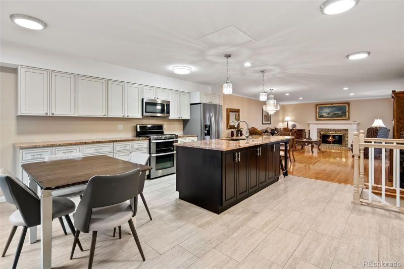 7433 W Cedar Cir, Lakewood, CO 80226
