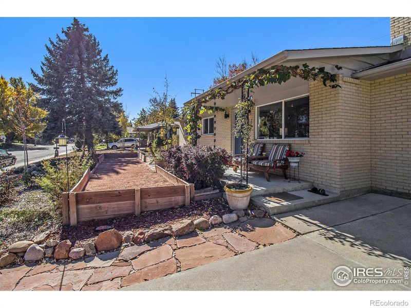 24 James Cir, Longmont, CO 80501