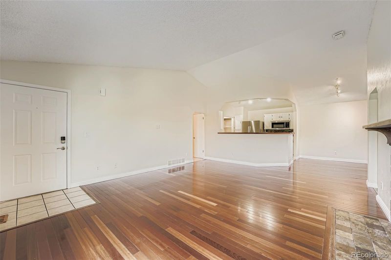17999 E Cornell Dr, Aurora, CO 80013