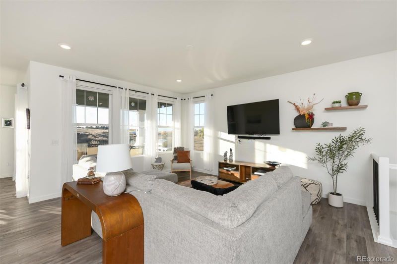 781 S De Gaulle Ct, Aurora, CO 80018