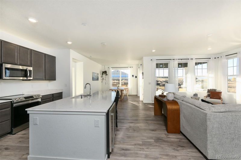 781 S De Gaulle Ct, Aurora, CO 80018