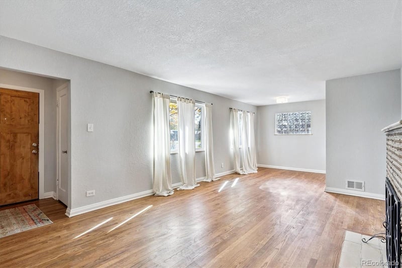 2865 Oneida St, Denver, CO 80207