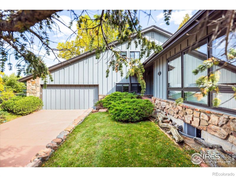 2581 Briarwood Dr, Boulder, CO 80305