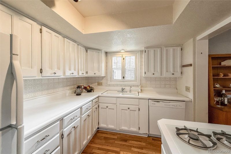 402 Sherman St, Longmont, CO 80501