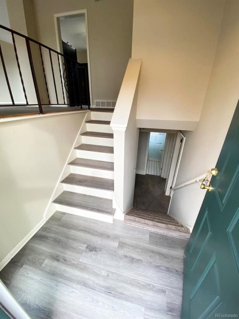 290 Zion St, Aurora, CO 80011