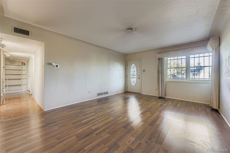 1216 Salem St, Aurora, CO 80011