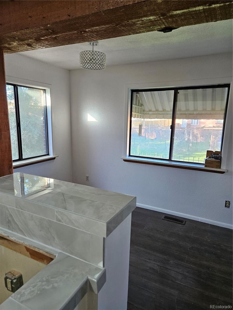 3355 N Monaco Pw, Denver, CO 80207