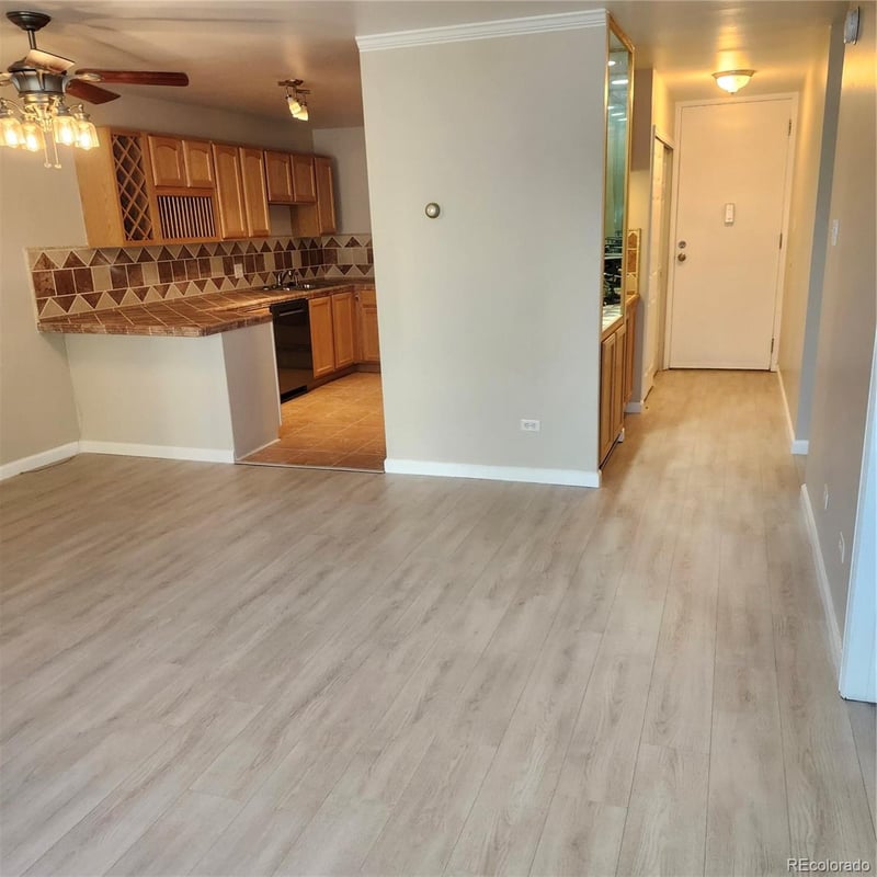 755 S Clinton St #6B, Denver, CO 80247