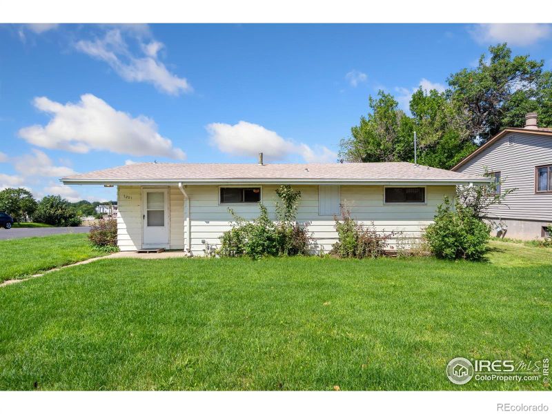 1201 N Park Ave, Johnstown, CO 80534