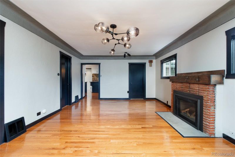 4401 S Delaware St, Englewood, CO 80110