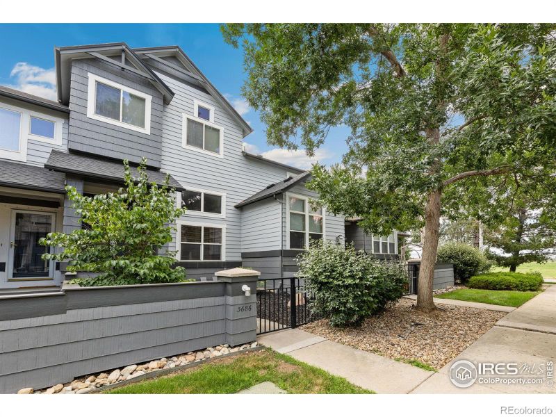 3686 Oakwood Dr, Longmont, CO 80503