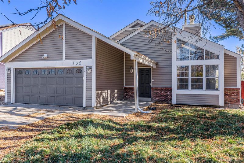 752 S Granby Cir, Aurora, CO 80012