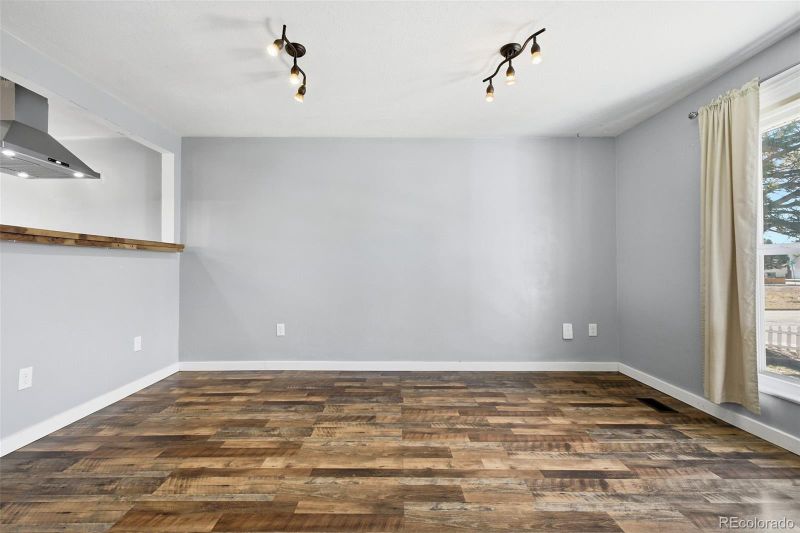 2102 Lincoln St, Longmont, CO 80501