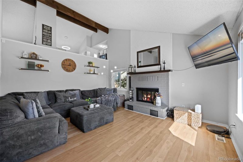 611 S Laredo Cir, Aurora, CO 80017