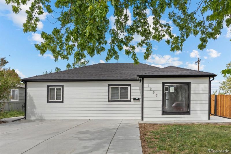 1297 Victor St, Aurora, CO 80011