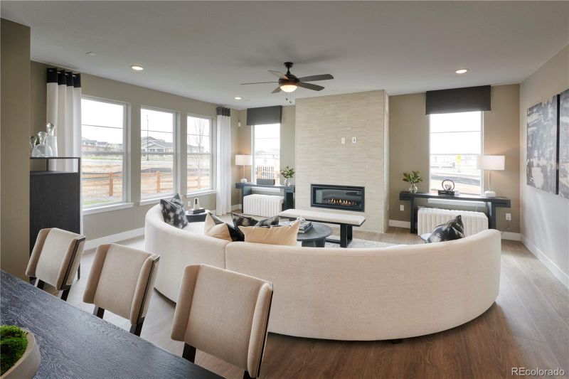 24043 E 39th Ave, Aurora, CO 80019
