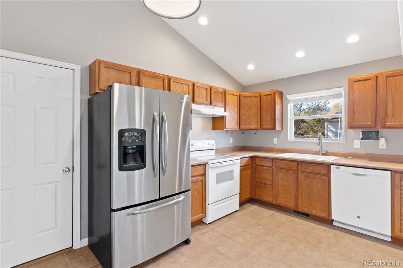 634 S Burro Dr, Pueblo, CO 81007