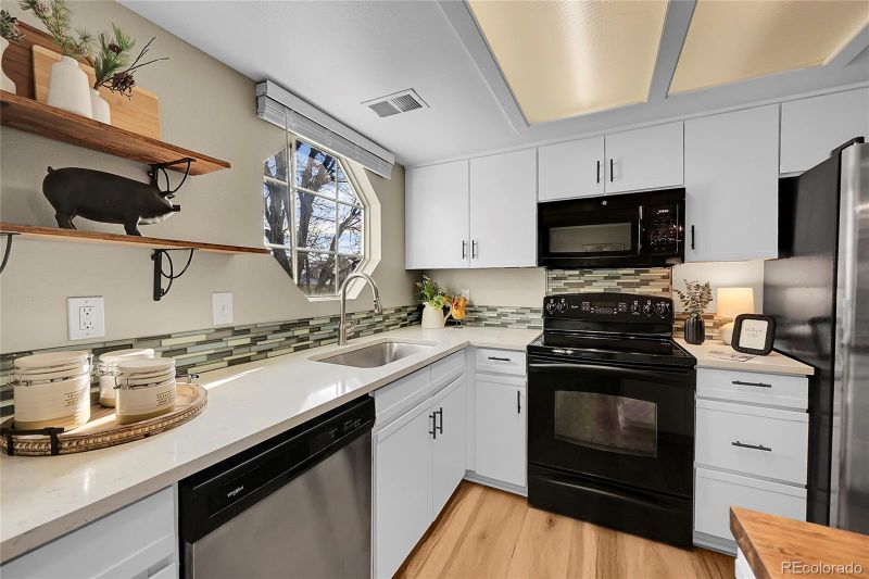12685 E Pacific Cir #C, Aurora, CO 80014