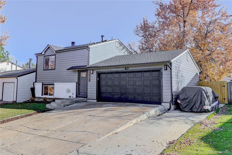 3920 S Truckee Ct, Aurora, CO 80013