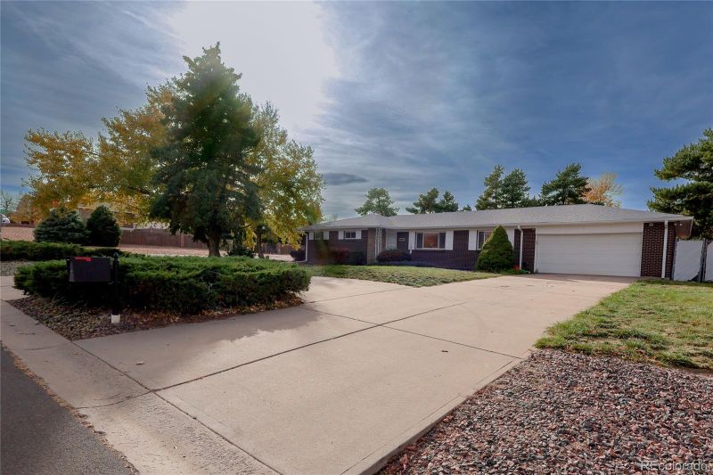 14891 E Jefferson Ave, Aurora, CO 80014