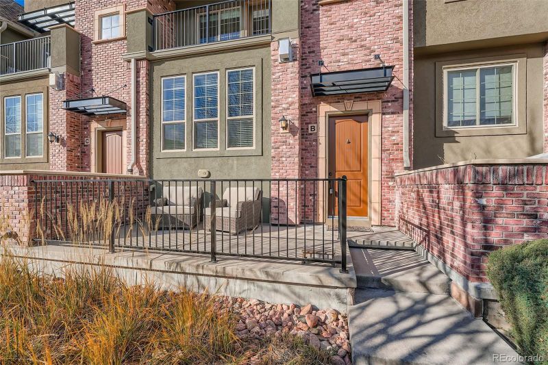 900 Elmhurst Dr #B, Highlands Ranch, CO 80129