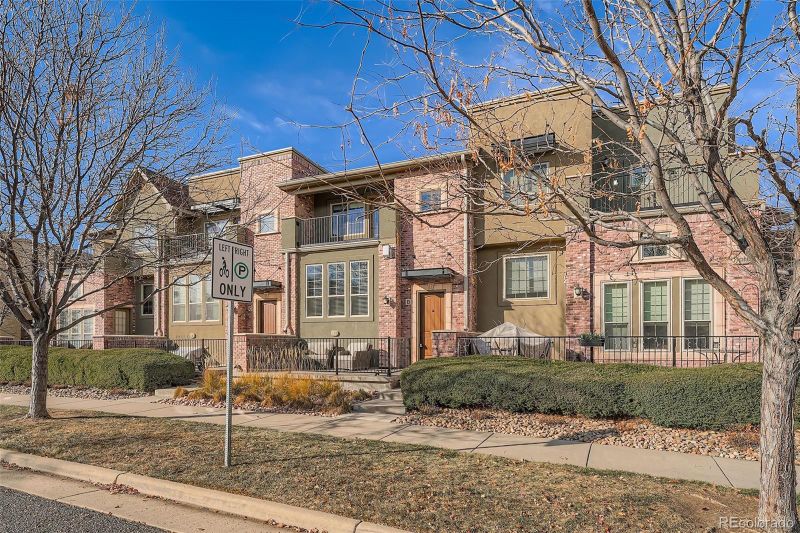 900 Elmhurst Dr #B, Highlands Ranch, CO 80129