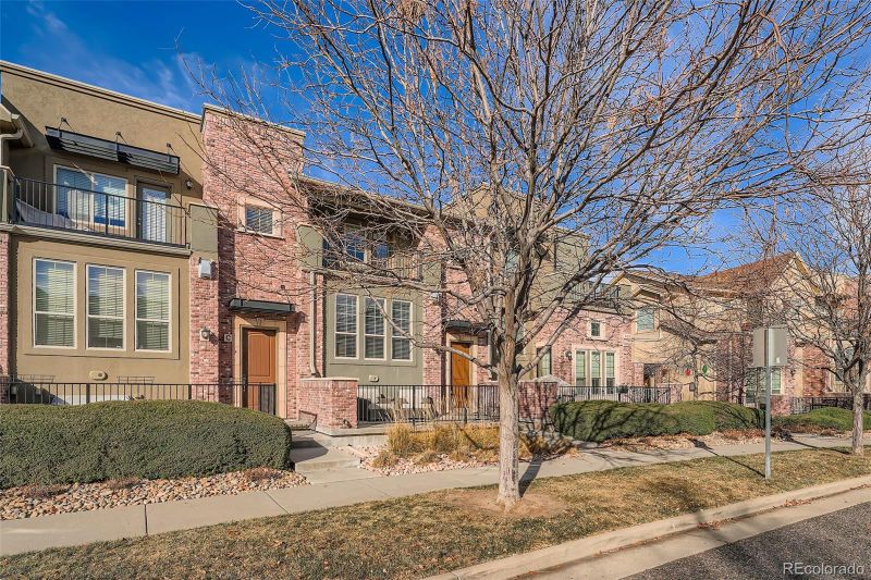900 Elmhurst Dr #B, Highlands Ranch, CO 80129