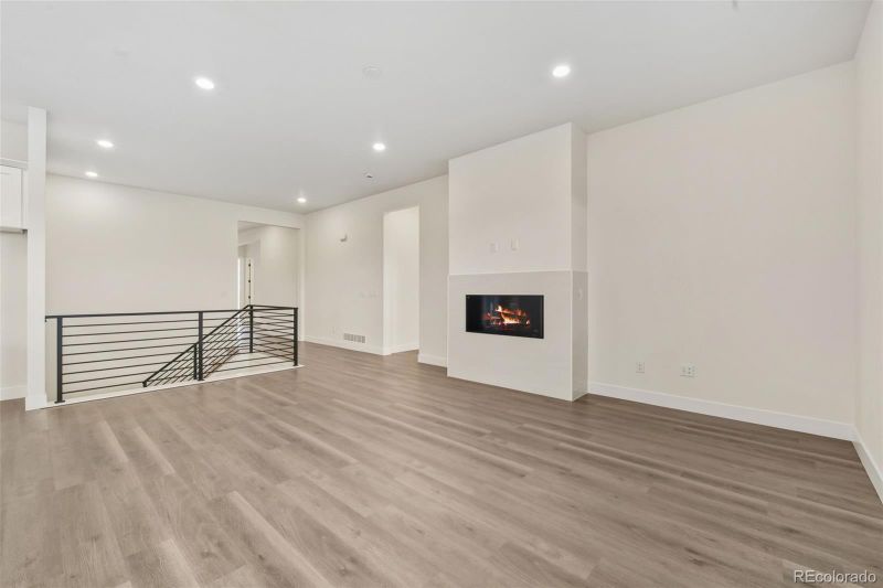 1617 Winter Glow Dr, Windsor, CO 80550