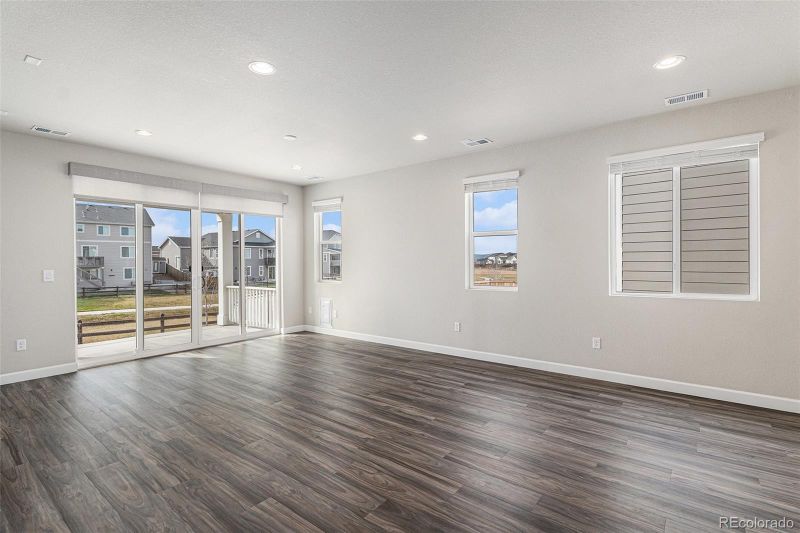 27902 E 10th Dr, Aurora, CO 80018