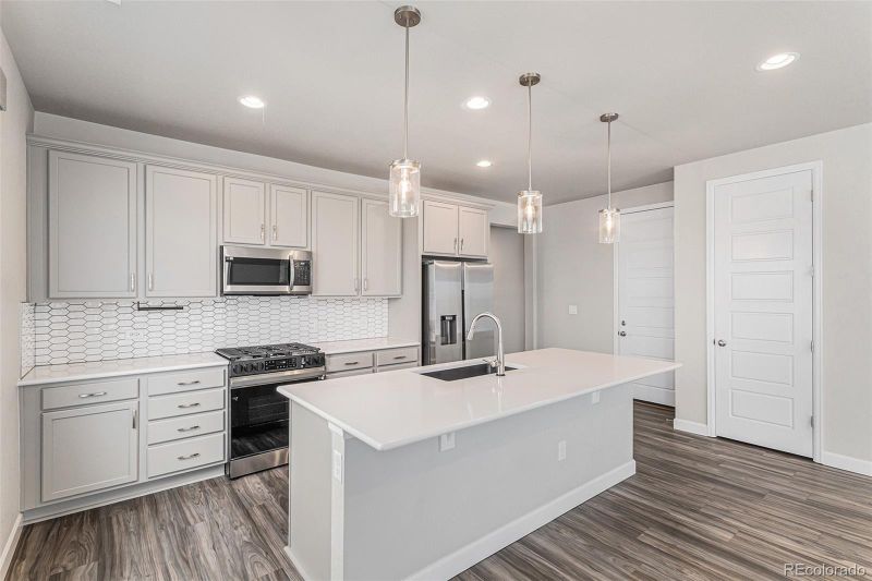 27902 E 10th Dr, Aurora, CO 80018