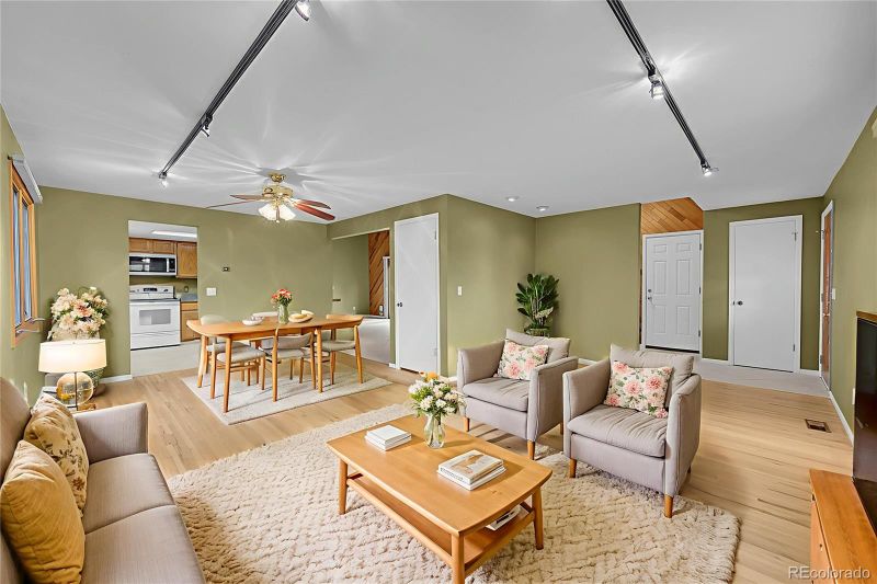 9127 W Radcliffe Dr, Littleton, CO 80123