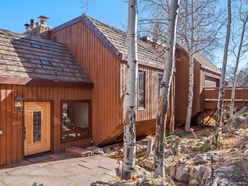 21689 Cabrini Blvd, Golden, CO 80401