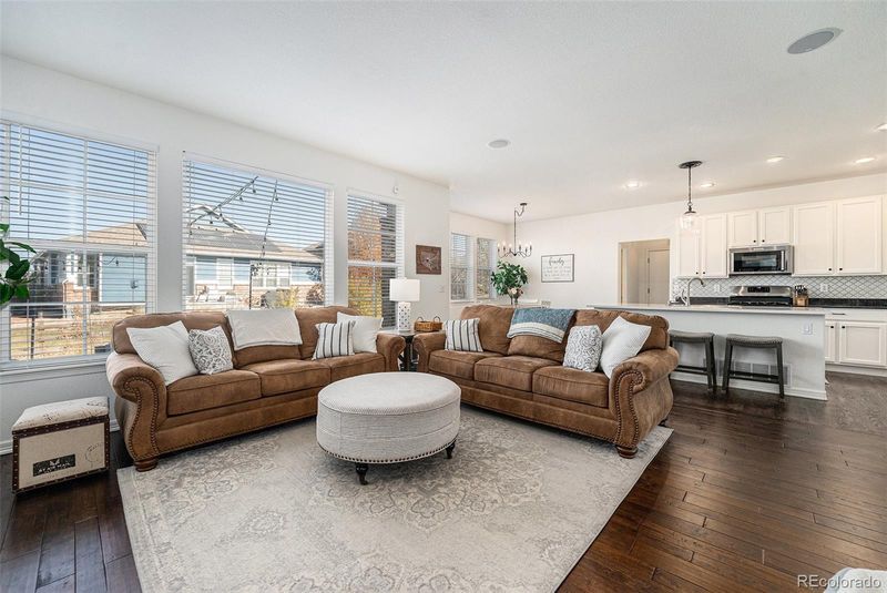 182 N De Gaulle St, Aurora, CO 80018