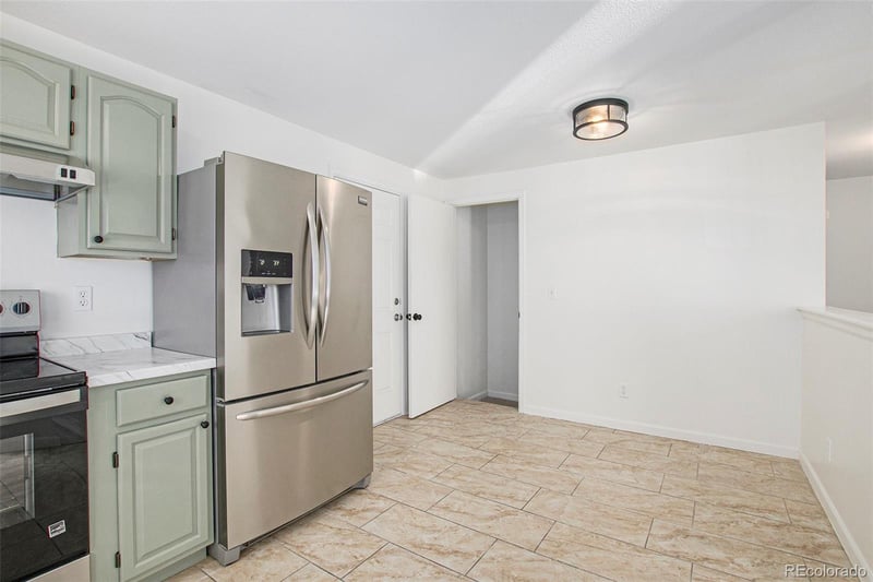 5211 Dillon St, Denver, CO 80239