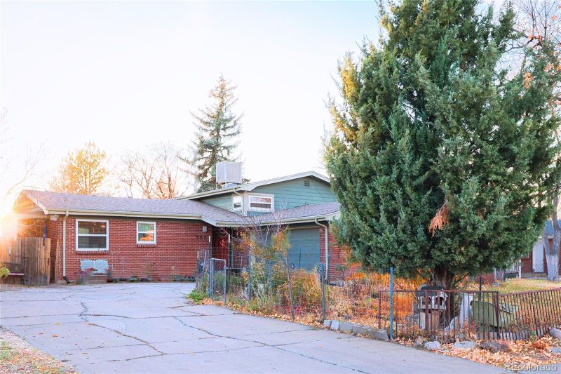 245 Tucson St, Aurora, CO 80011