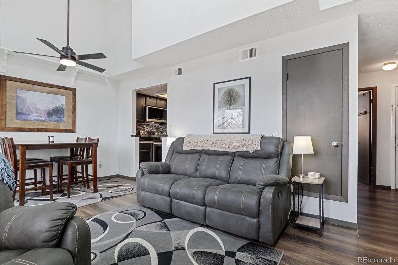1301 S Cathay Ct #202, Aurora, CO 80017