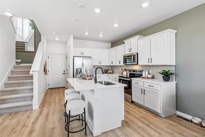 1373 S Chester St #B, Denver, CO 80247