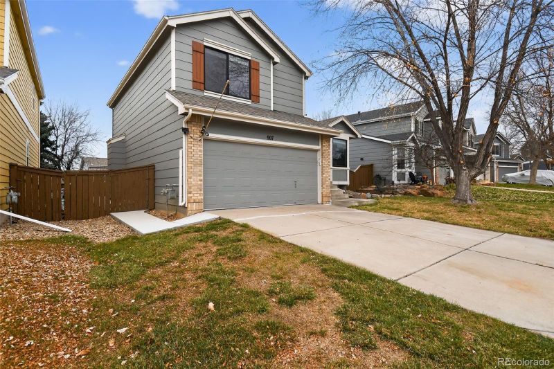907 Riddlewood Ln, Highlands Ranch, CO 80129