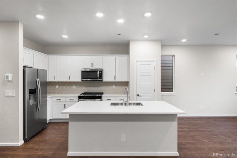 6330 N Malaya St, Aurora, CO 80019