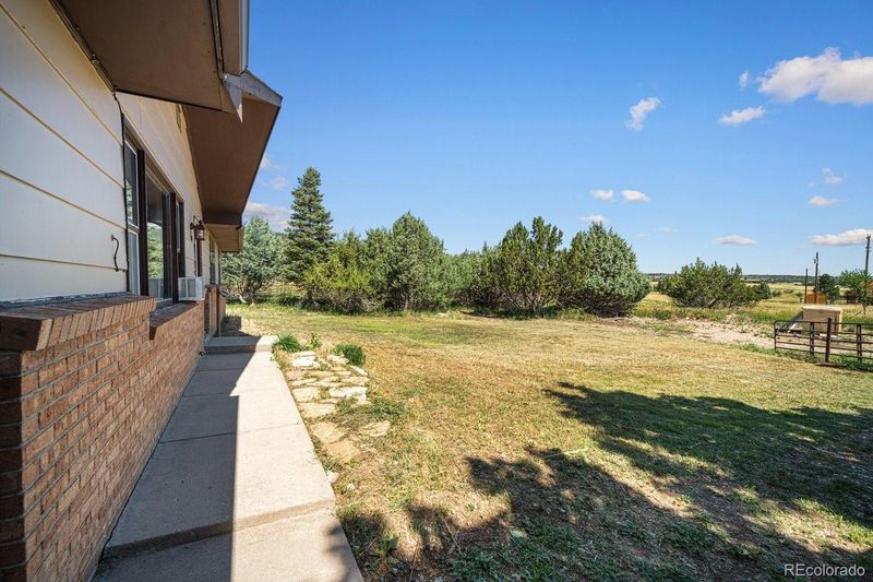 5097 Left Hand Ln, Colorado City, CO 81019
