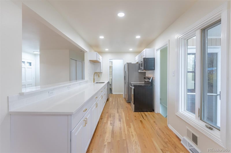 2820 S Ivanhoe St, Denver, CO 80222