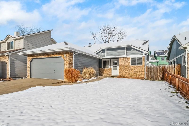 3825 Dyanna Dr, Thornton, CO 80241