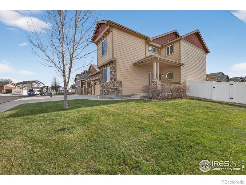 848 Shirttail Peak Dr, Windsor, CO 80550
